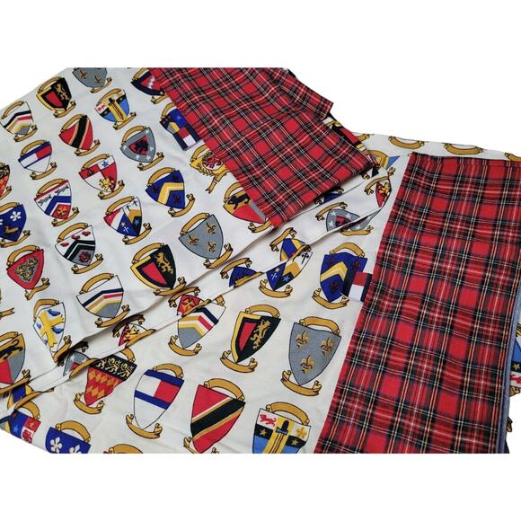 Set 2 Royal Arms Crests Tommy Hilfiger Standard Pillow Sham Plaid Red Shields - Picture 1 of 8